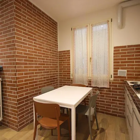 Apartament Case Vr Happy House